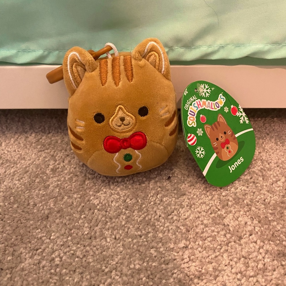 NWT Jones the gingerbread cat Holiday Squishmallow clip